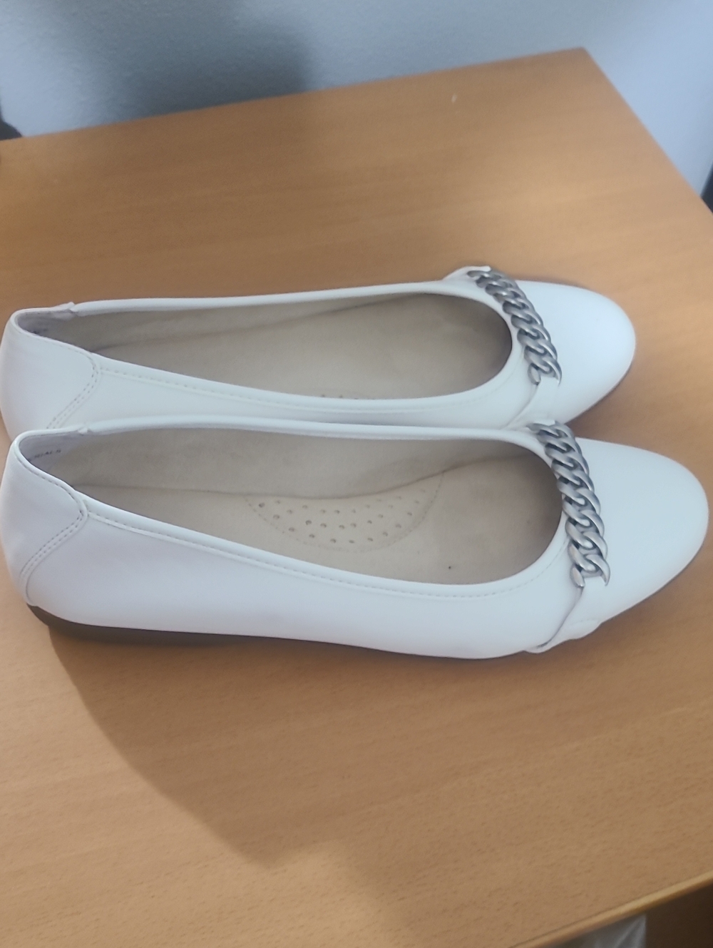 Cliffs by WHITE MOUNTAIN White Chain-Trim Ballet Flats